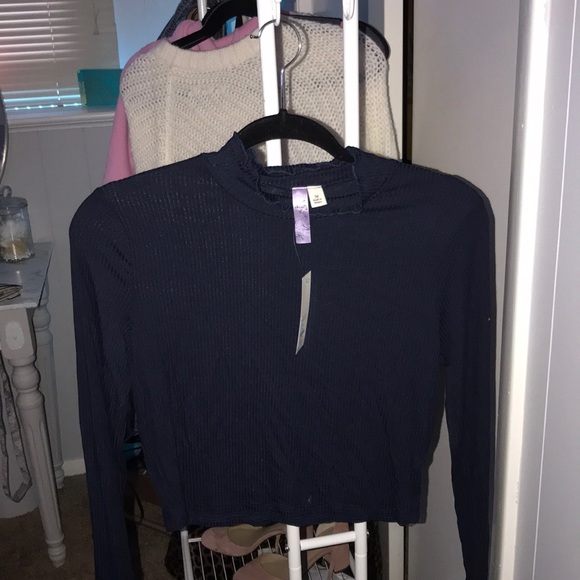 Blue cropped turtle neck - Picture 1 of 4